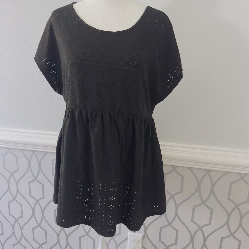 Emery Rose SZ L Black Baby Dolly Pullover Top Eyelet Shirt Chic Textured Edgy